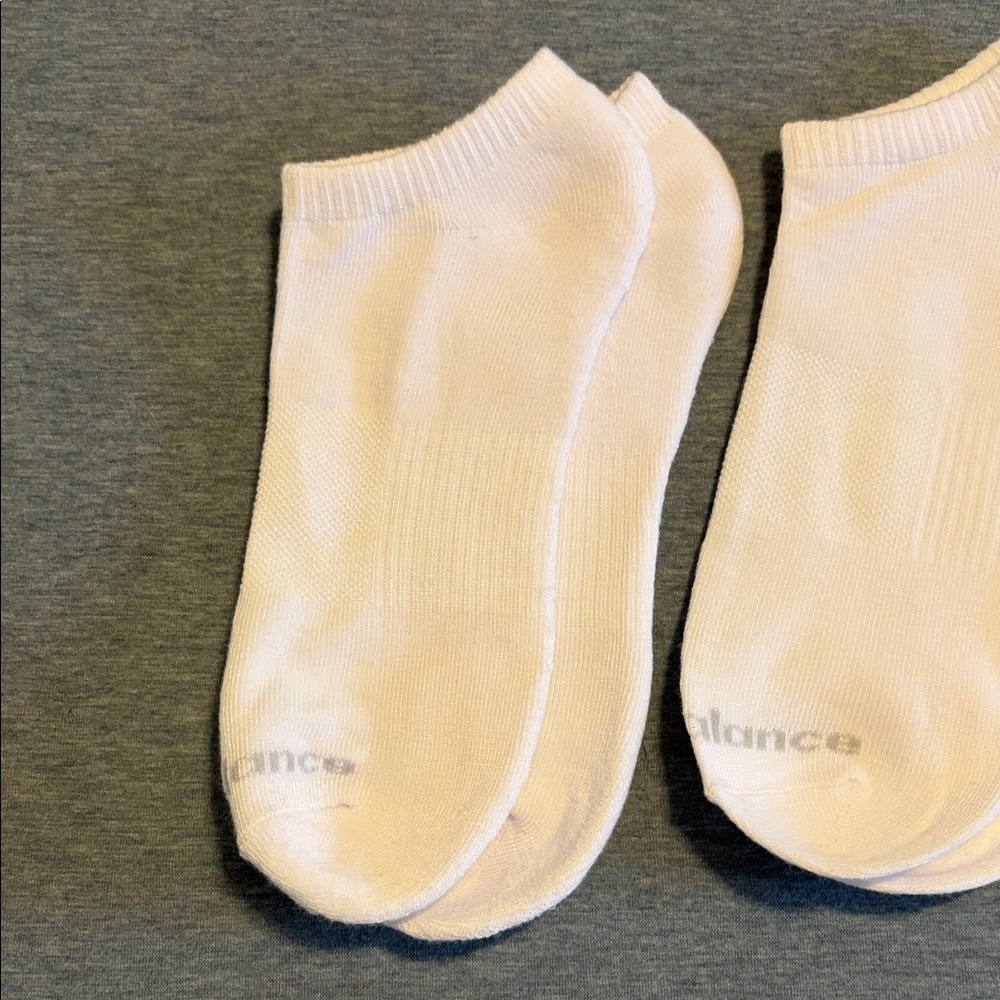 New Balance White Ankle Socks for Men - size 9-13 (New - unworn) 4 pair - Picture 2 of 3